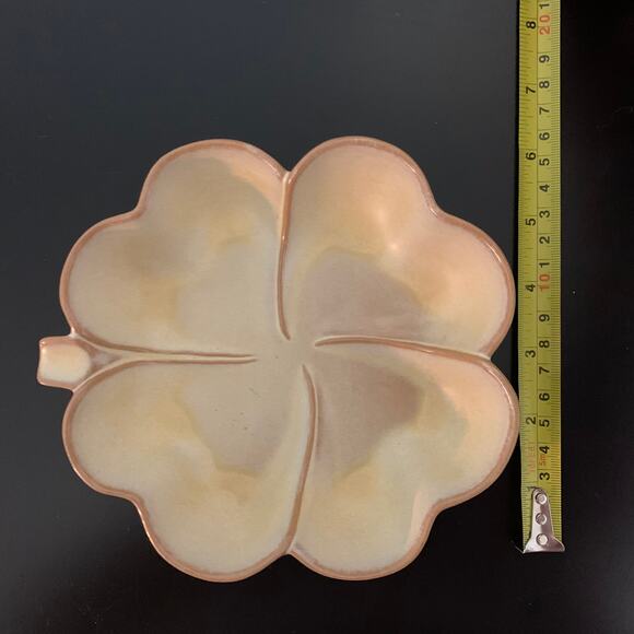 Frankoma Shamrock Four Leaf Clover 223 Pottery Desert Gold Trinket / Candy Dish - Picture 1 of 4